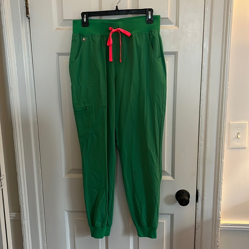 Basically new Green Figs Jogger scrubs